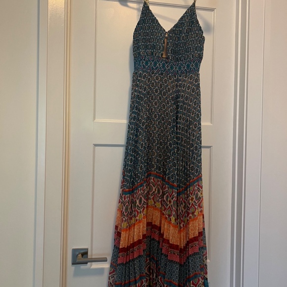 Alice + Olivia Gloria Chain-Strap Pleated Maxi Dress Size 0 - Picture 8 of 9